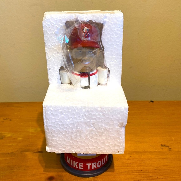 Los Angeles Angels Mike Trout # 27 Nut Cracker MLB Team Holiday Decor in Box - Picture 8 of 9